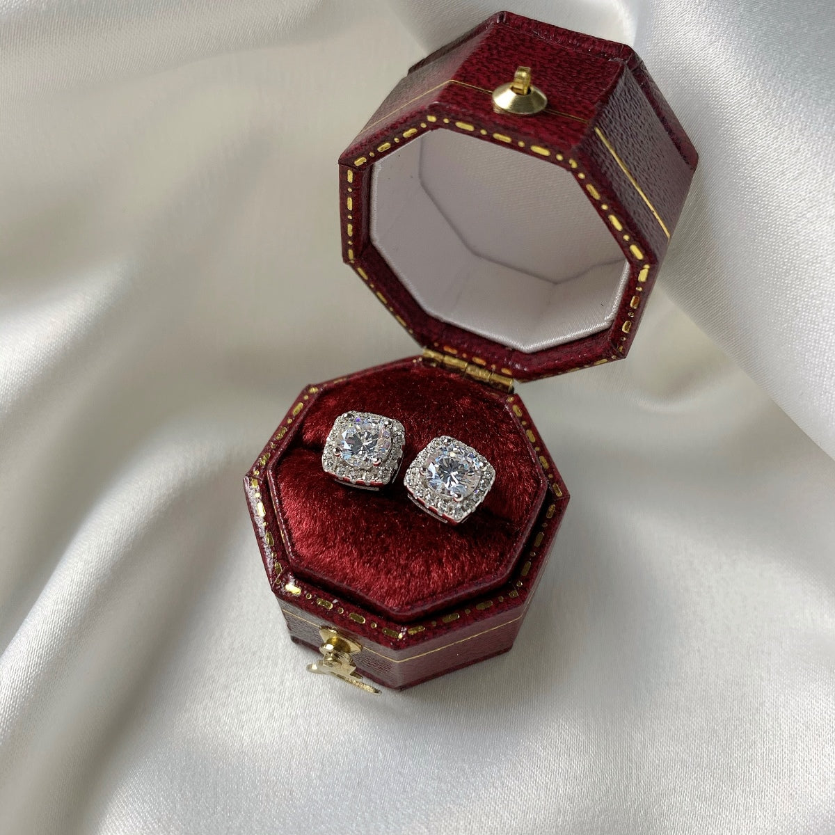 [Polaidi Jewelry]Classic Round Center Stone Stud Earrings