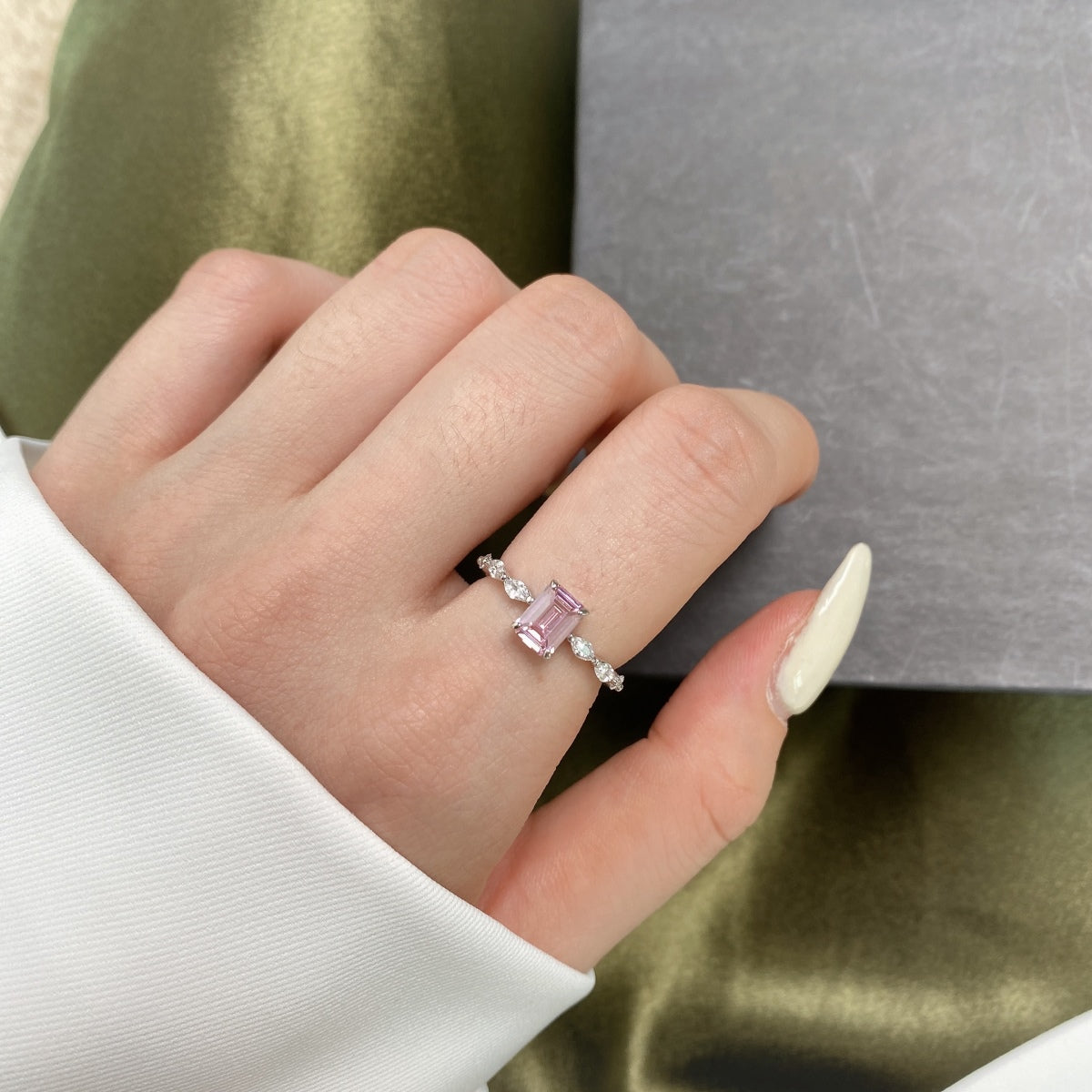 [Polaidi Jewelry]1.0 Carat Dainty Resplendent Radiant Cut Daily Ring