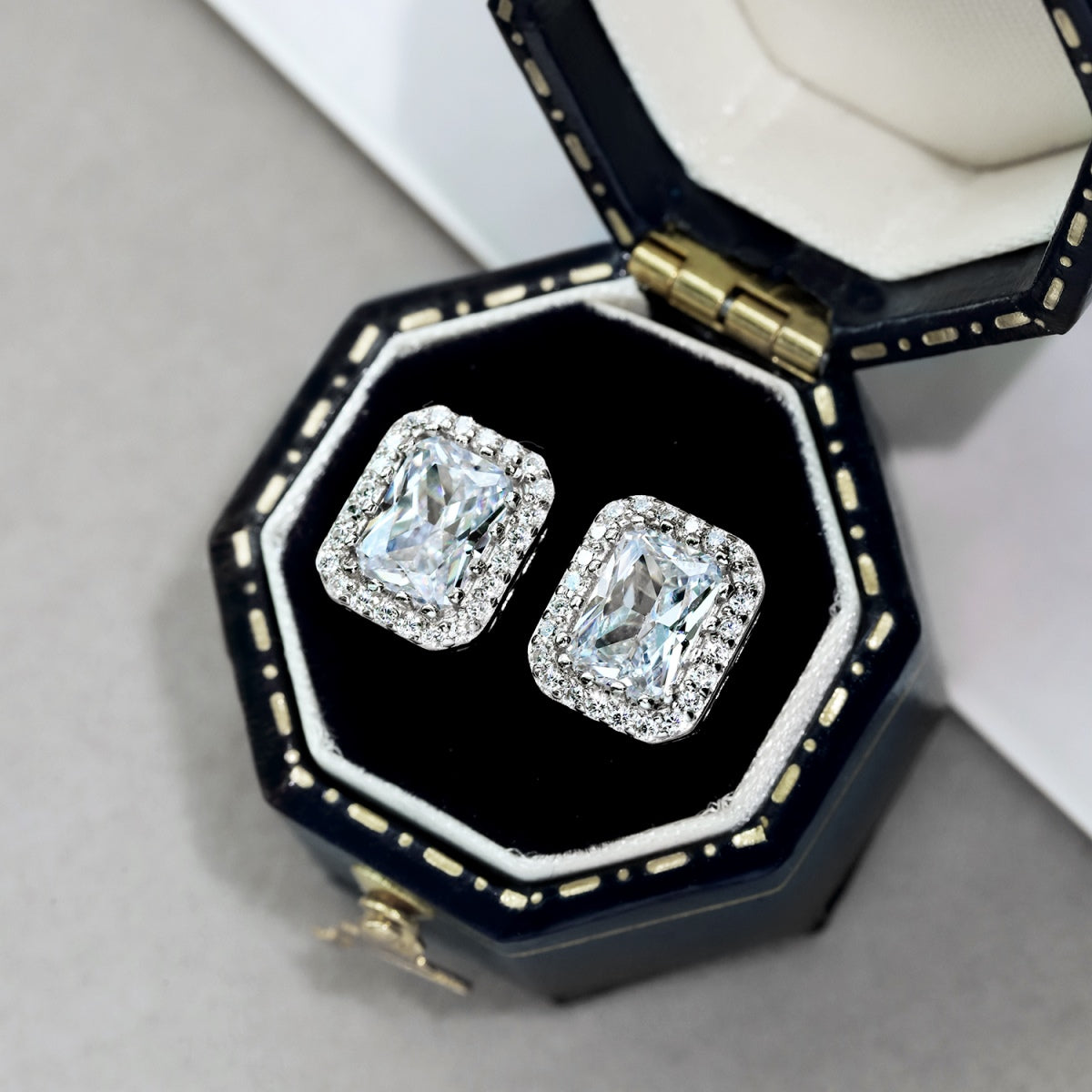 [Polaidi Jewelry]1.0 Carat Luxurious Dainty Emerald Cut Daily Earrings