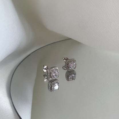 [Polaidi Jewelry]Classic Round Center Stone Stud Earrings