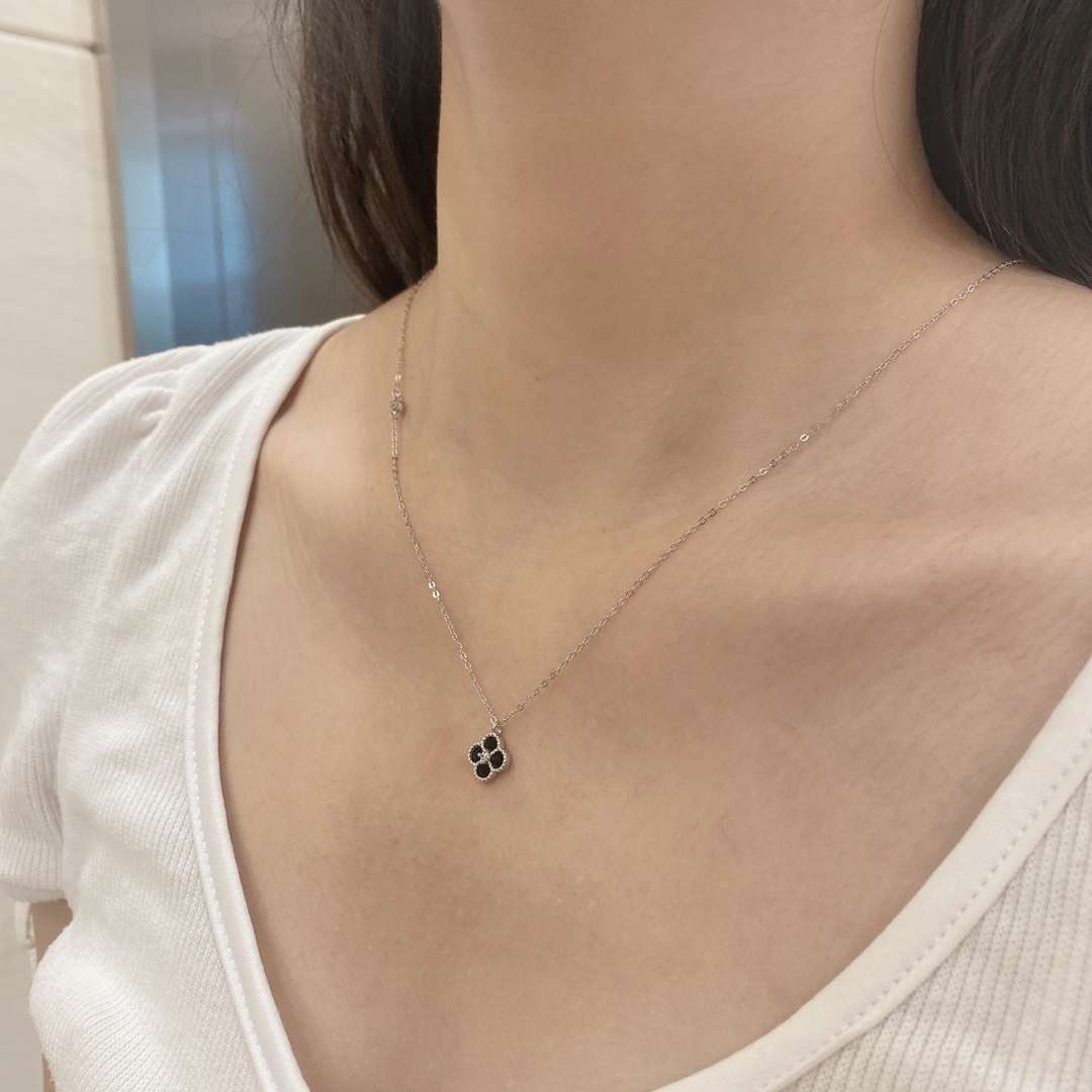 [Polaidi Jewelry]Delicate Flower Shape Necklace