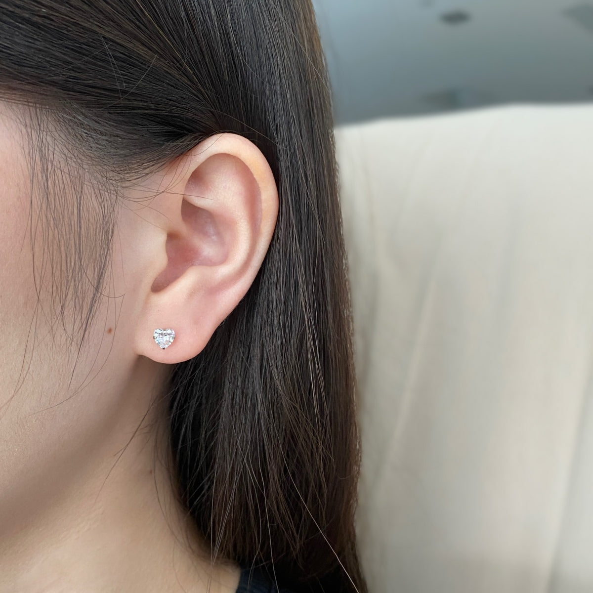 [Polaidi Jewelry]Sparkling Heart Shaped Simple Earrings