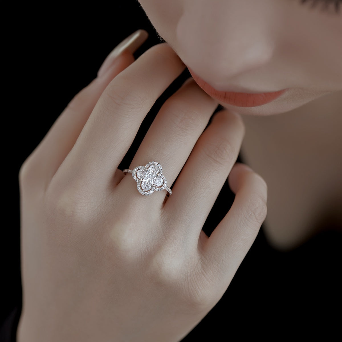 [Polaidi Jewelry]Luxurious Eternity Flower Shape Banquet Ring