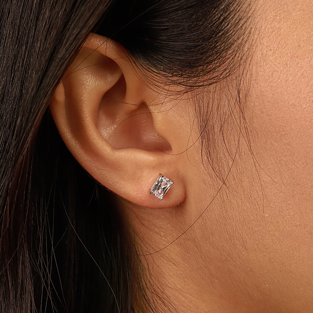 [Polaidi Jewelry]Stylish Shiny Rectangular Center Stone Stud Earrings