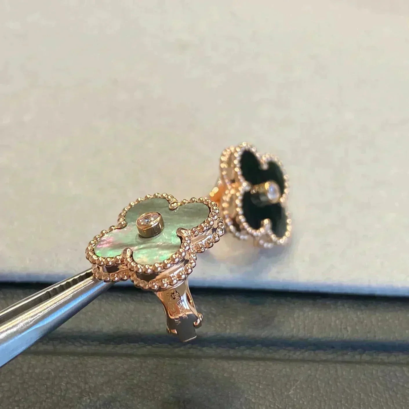 [：Polaidi Jewelry]CLOVER MEDIUM 1 MOTIFS GRAY MOP  DIAMOND EARRINGS