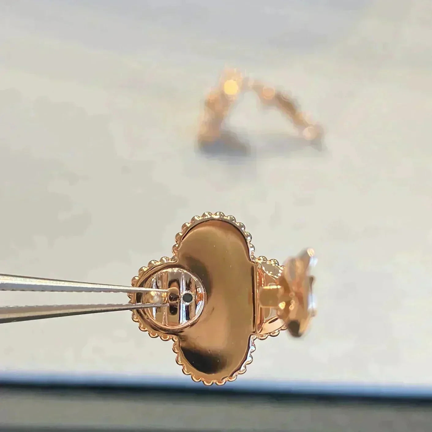 [：Polaidi Jewelry]CLOVER MEDIUM 1 MOTIFS GRAY MOP  DIAMOND EARRINGS