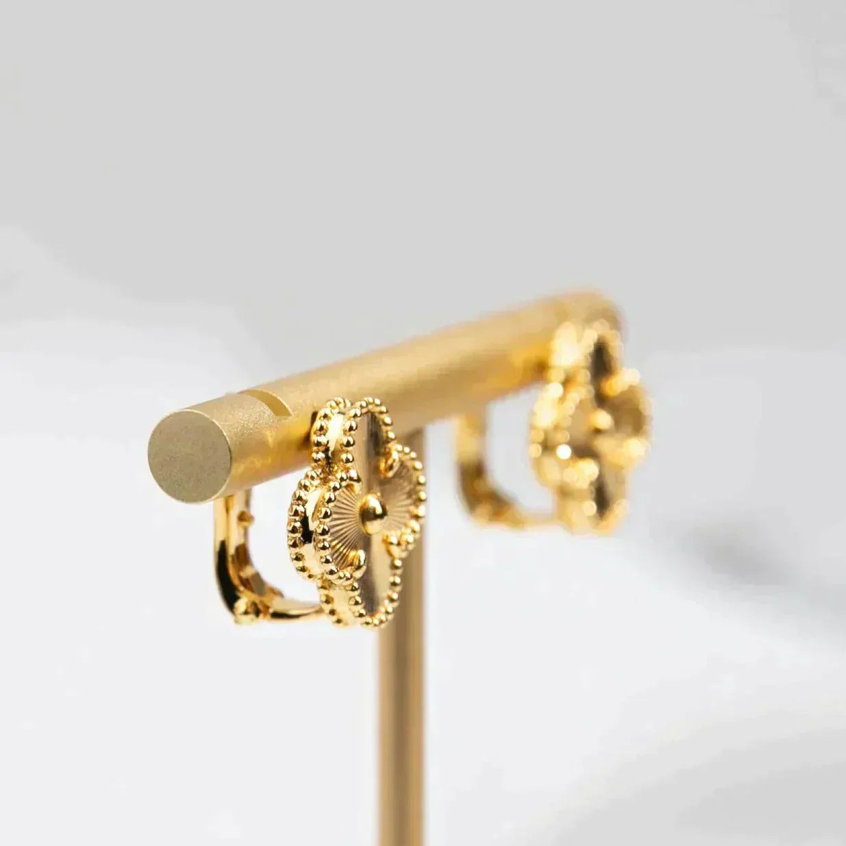 [Polaidi Jewelry]CLOVER MEDIUM 1 MOTIFS LASER EARRINGS
