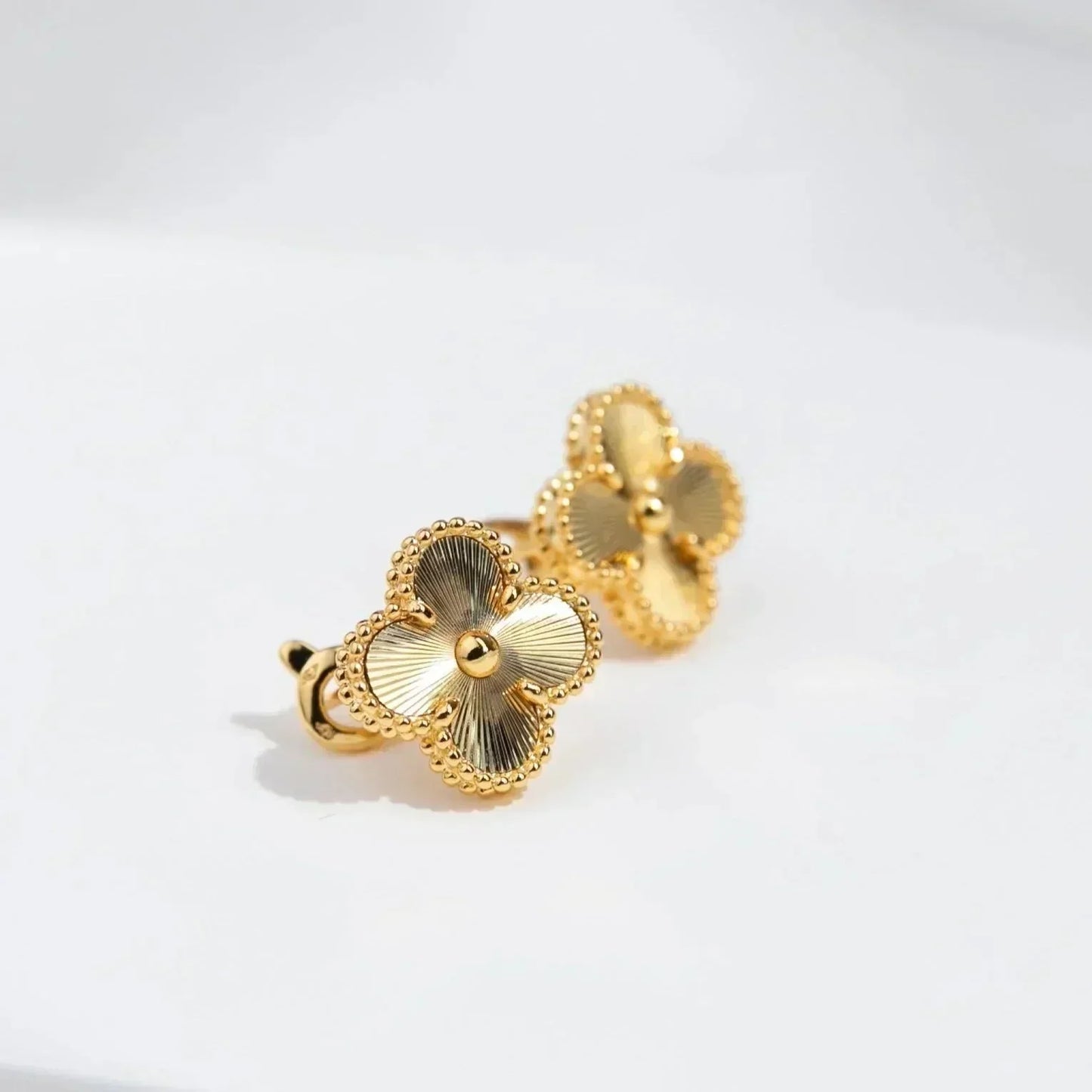 [Polaidi Jewelry]CLOVER MEDIUM 1 MOTIFS LASER EARRINGS
