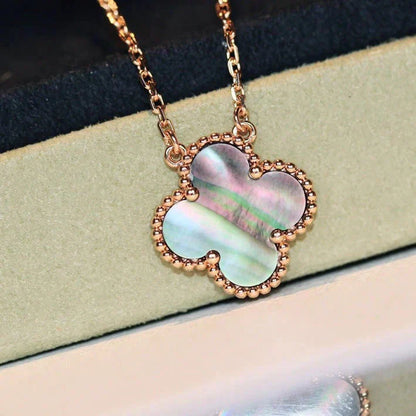 [：Polaidi Jewelry]クローバー 15mm グレーマザーオブパールネックレス