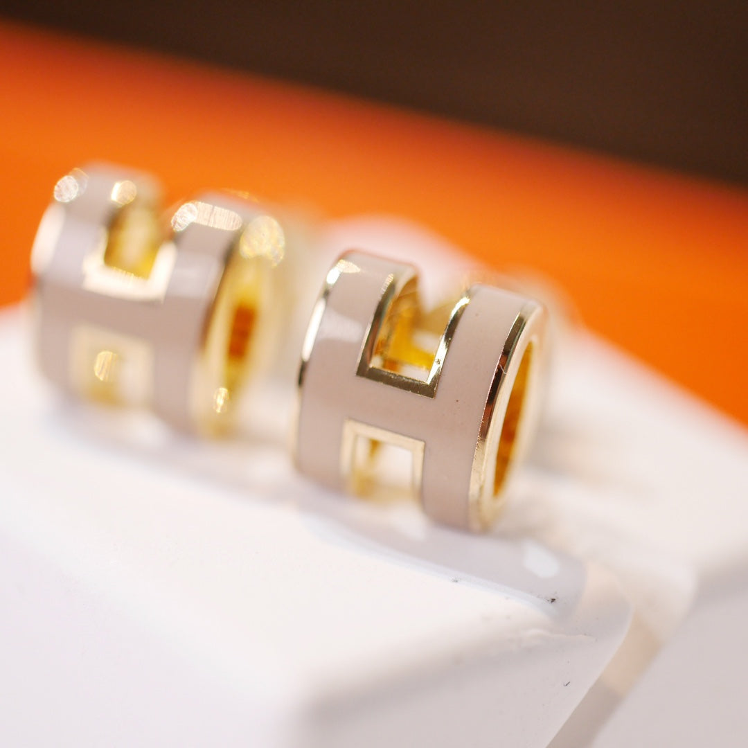 [Polaidi Jewelry]MINI POP H GOLD EARRINGS GREY