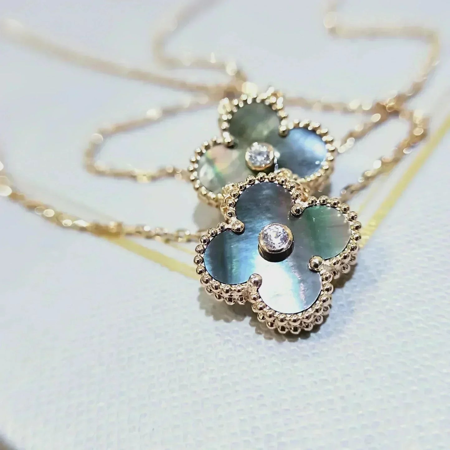 [Polaidi Jewelry]CLOVER 15MM DIAMOND AND MOTHER-OF-GREY NECKLACE
