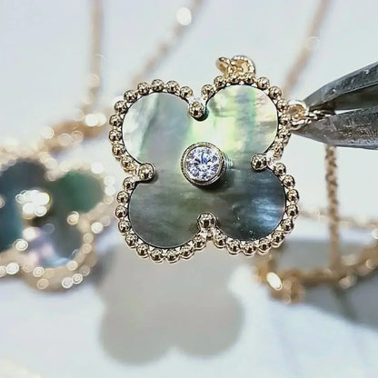 [：Polaidi Jewelry]クローバー 15MM ダイヤモンドとマザーオブグレー ネックレス