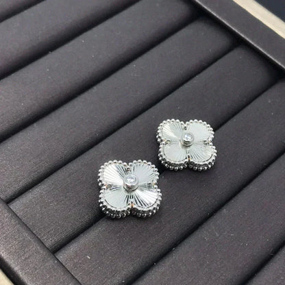 [：Polaidi Jewelry]クローバーミニ 9.5MM レーザーイヤリング