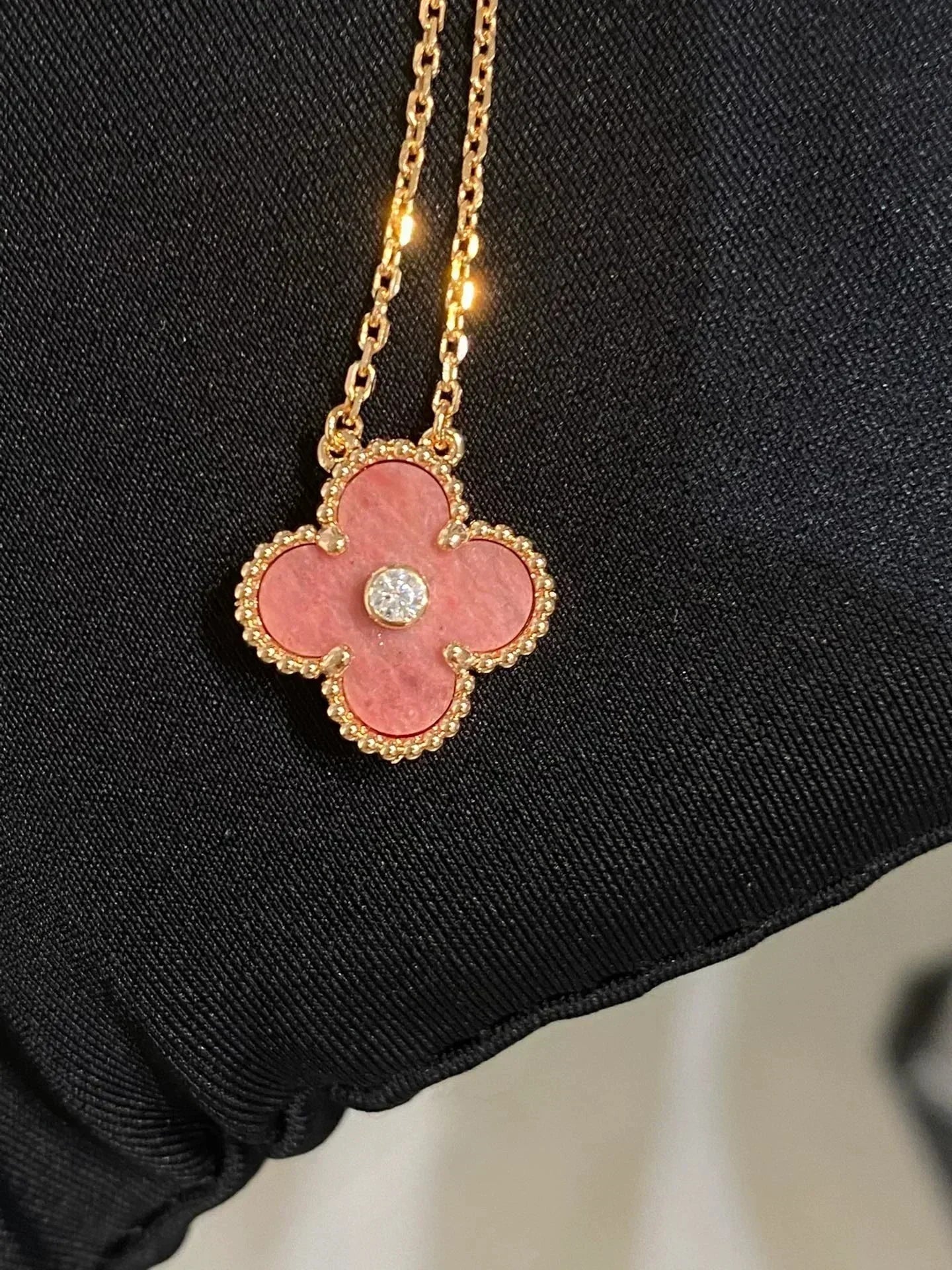 [Polaidi Jewelry]CLOVER 15MM DIAMOND RHODONITE NECKLACE