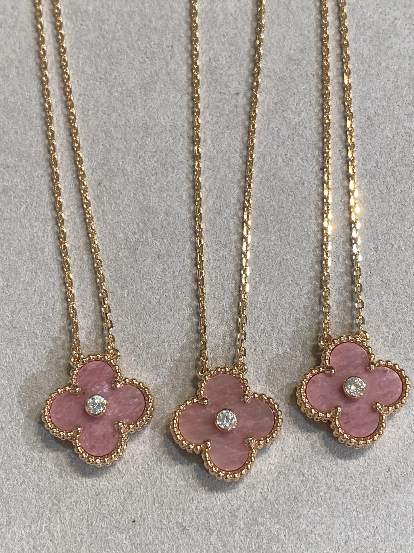 [Polaidi Jewelry]CLOVER 15MM DIAMOND RHODONITE NECKLACE