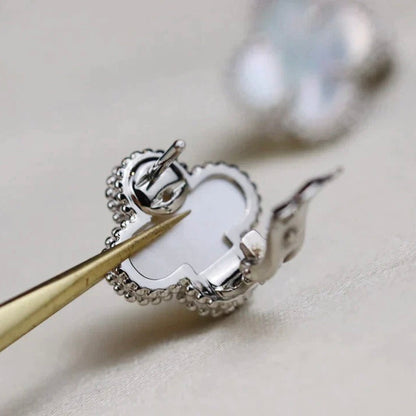 [Polaidi Jewelry]CLOVER MEDIUM 1 MOTIFS  WHITE MOP EARRINGS SILVER