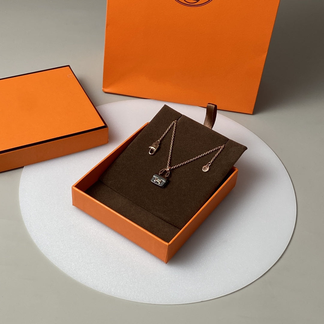 [Polaidi Jewelry]CONSTANCE BLACK PEDANT PINK GOLD NECKLACE