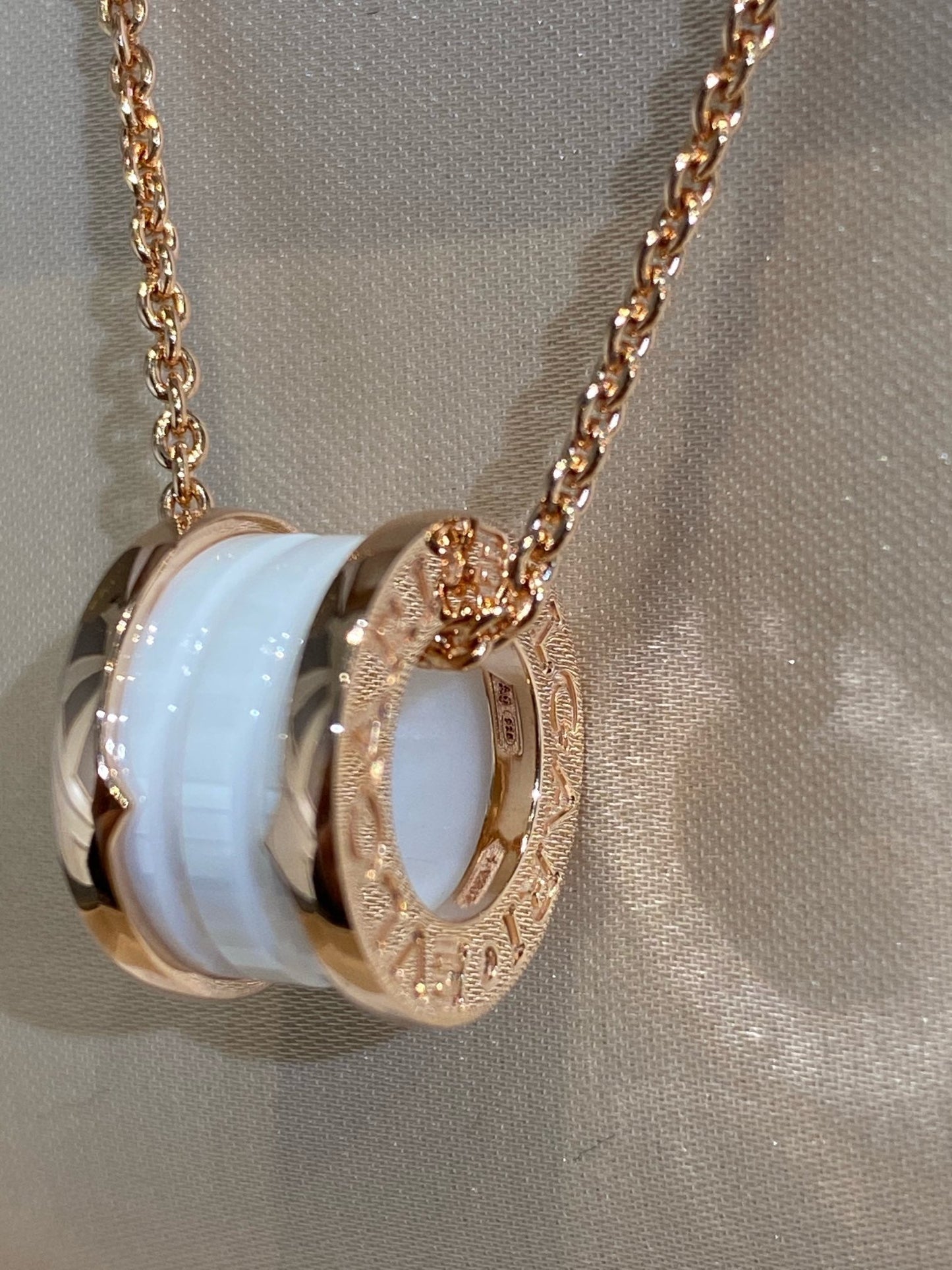 [：Polaidi]ZERO 1 WHITE CERAMIC PINK GOLD NECKLACE