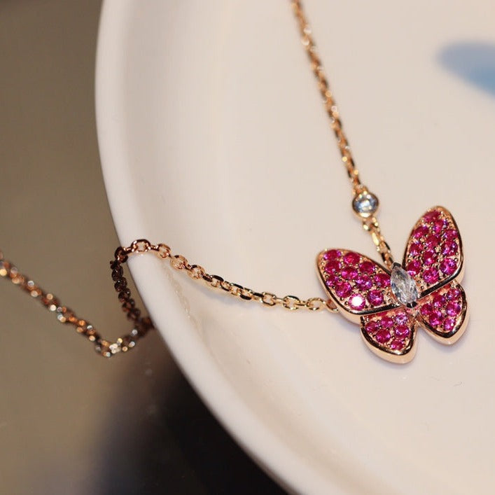 [：Polaidi Jewelry]バタフライレッドダイヤモンドローズゴールドネックレス
