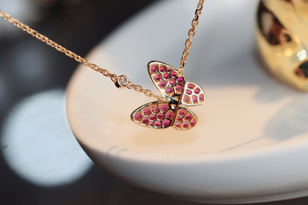 [：Polaidi Jewelry]バタフライレッドダイヤモンドローズゴールドネックレス