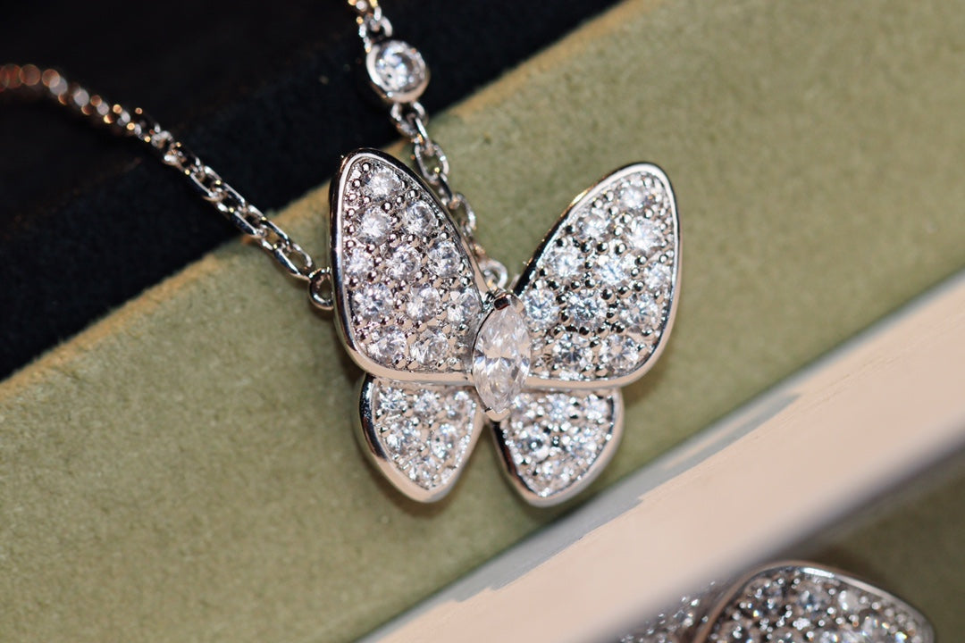 [：Polaidi Jewelry]バタフライダイヤモンドネックレス