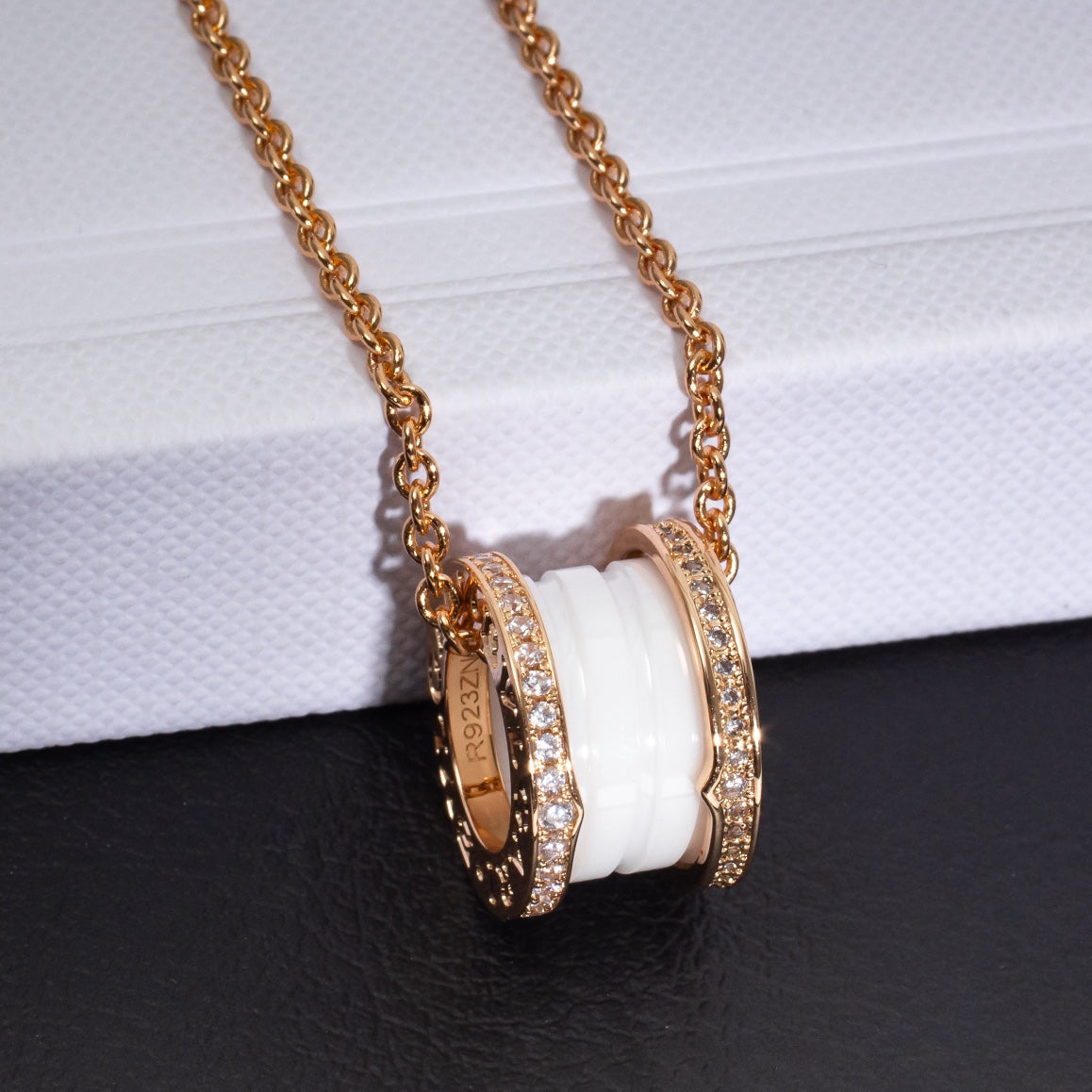 [：Polaidi]ZERO 1 WHITE CERAMIC PINK GOLD DIAMOND NECKLACE