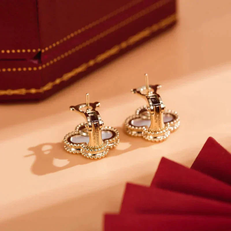 [Polaidi Jewelry]CLOVER MEDIUM 1 MOTIFS  WHITE MOP STUD EARRINGS