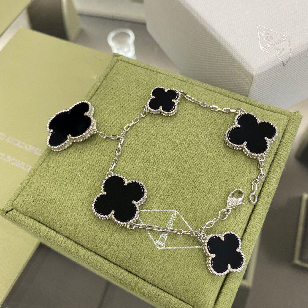 [：Polaidi Jewelry]CLOVER 5 MOTIFS SIVLER ONYX BRACELET