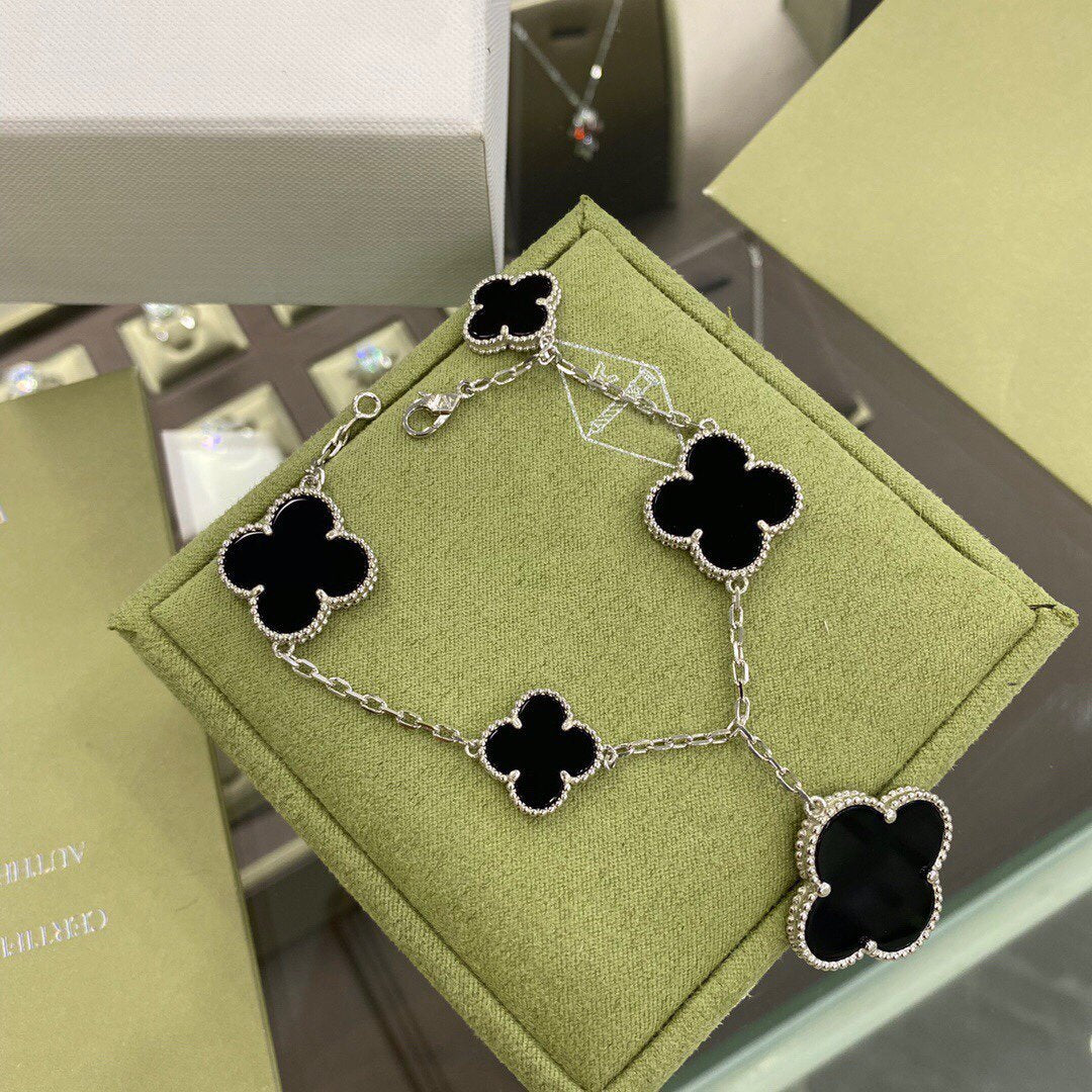 [：Polaidi Jewelry]CLOVER 5 MOTIFS SIVLER ONYX BRACELET