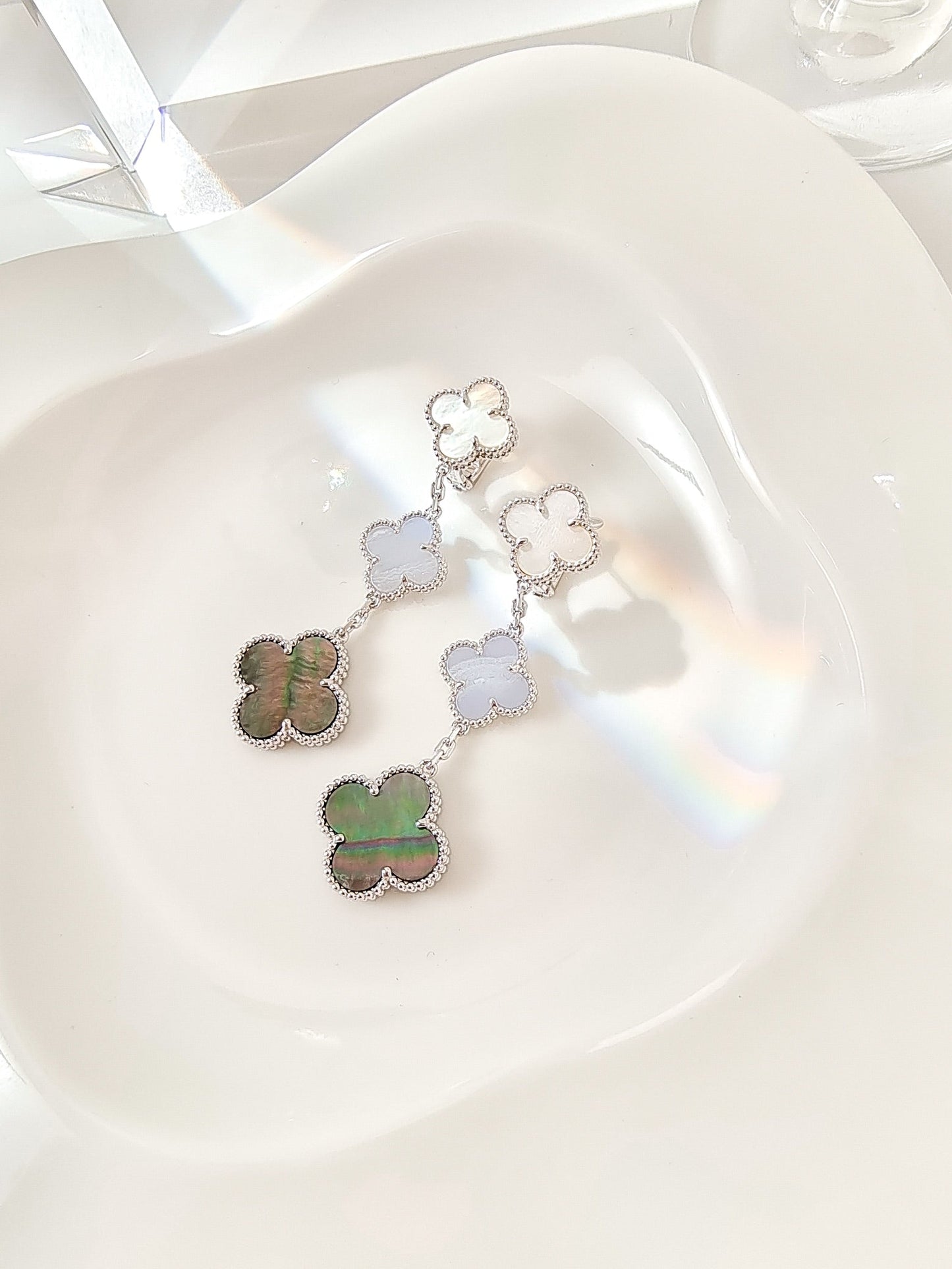 [Polaidi Jewelry]CLOVER 3 MOTIFS CHALCEDONY DARK MOP SILVER EARRINGS