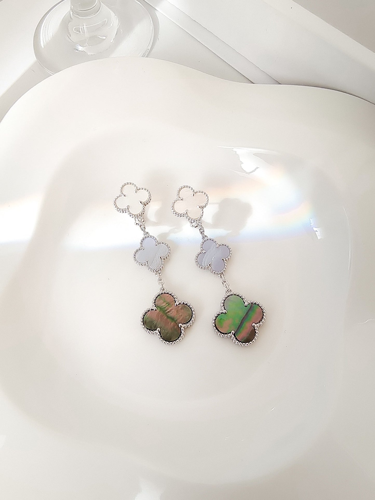 [Polaidi Jewelry]CLOVER 3 MOTIFS CHALCEDONY DARK MOP SILVER EARRINGS