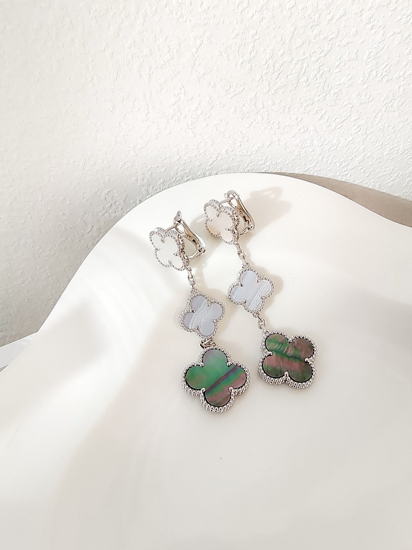 [：Polaidi Jewelry]CLOVER 3 MOTIFS CHALCEDONY DARK MOP SILVER EARRINGS