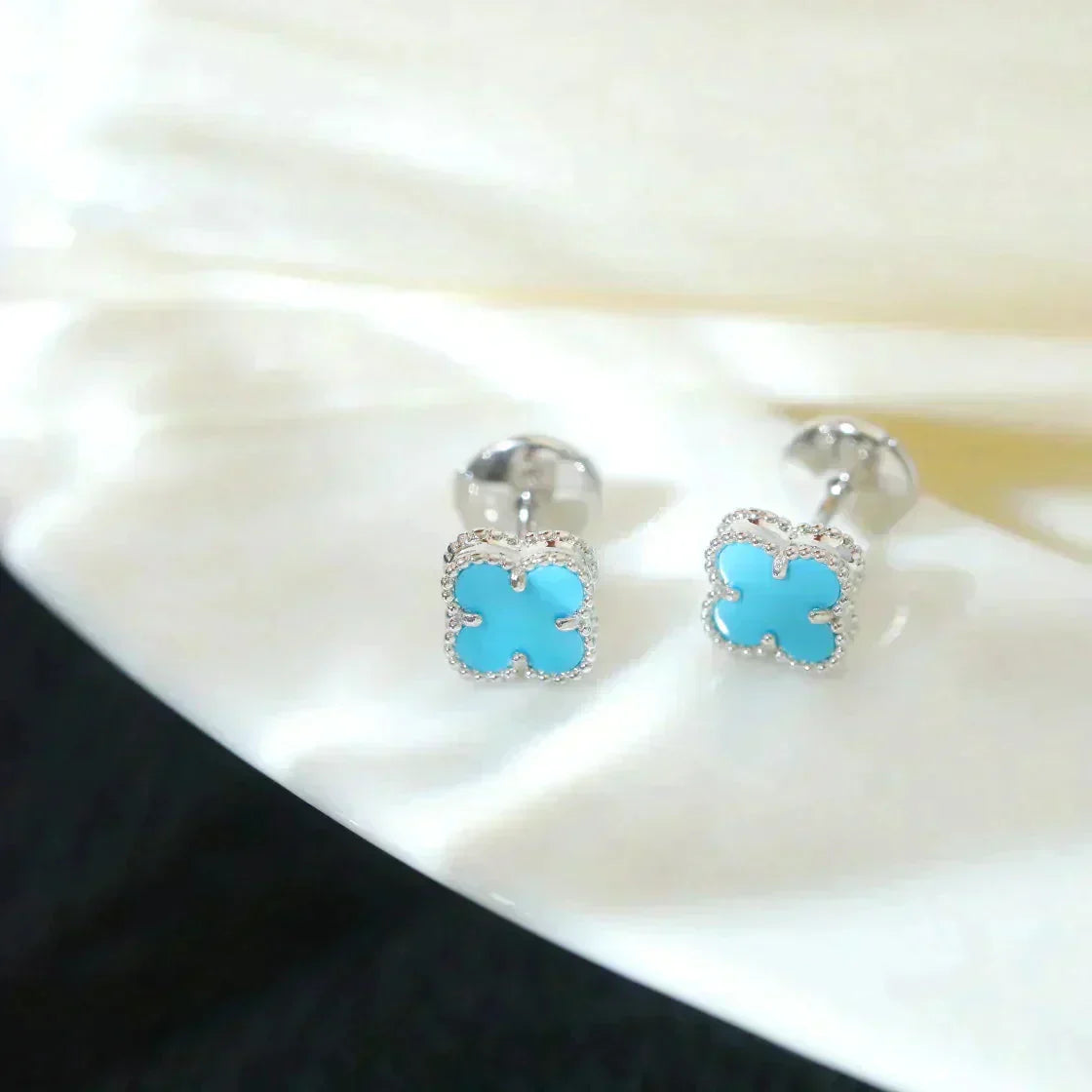 [：Polaidi Jewelry]クローバー ミニターコイズ シルバースタッドピアス