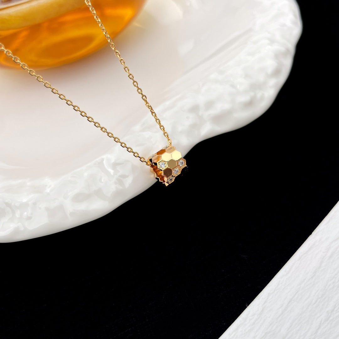 [：Polaidi Jewelry]BEE ミニペンダント ダイヤモンドネックレス