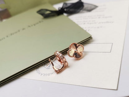 [Polaidi Jewelry]CLOVER MEDIUM STUD EARRINGS
