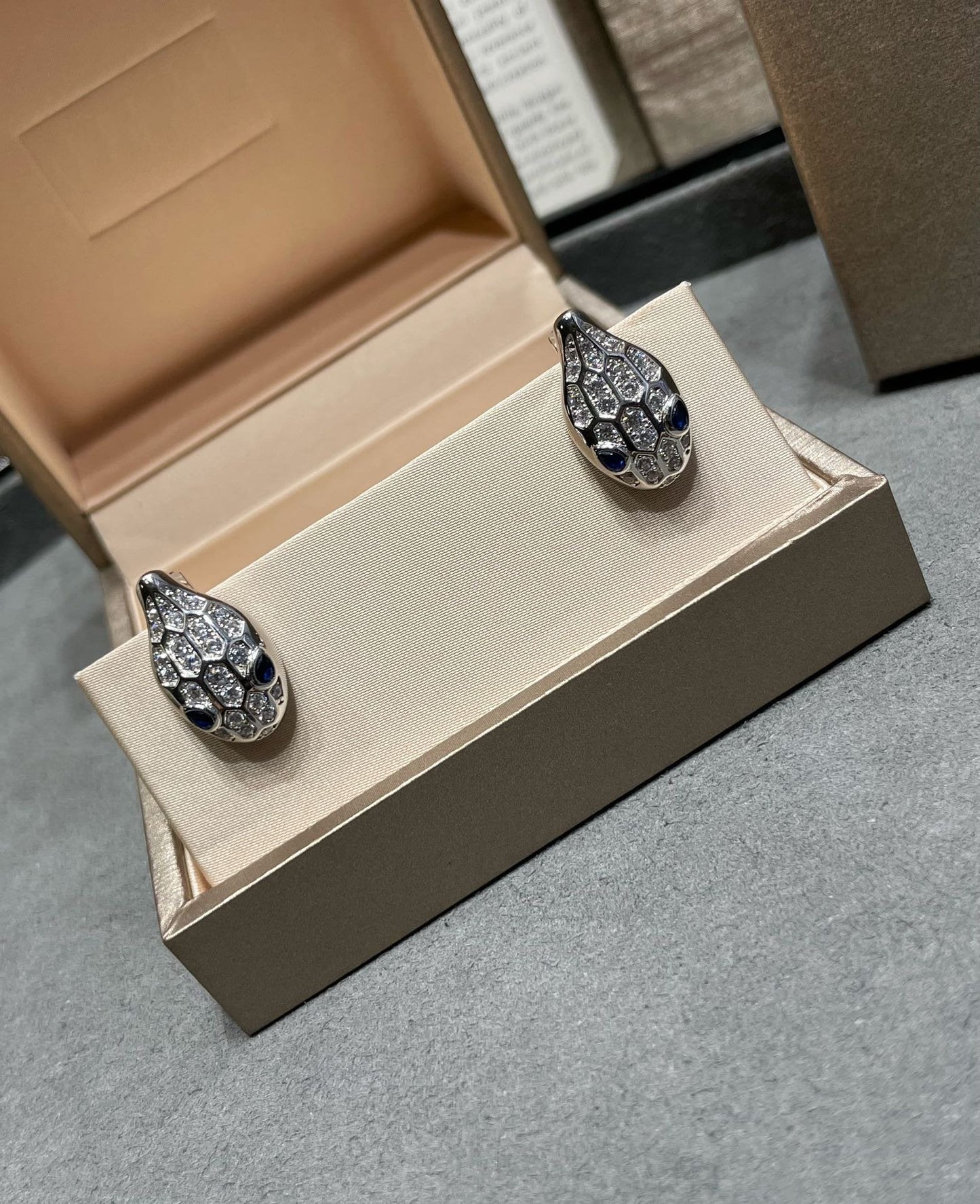 [Polaidi Jewelry]SERPENT DIAMOND STUD EARRINGS