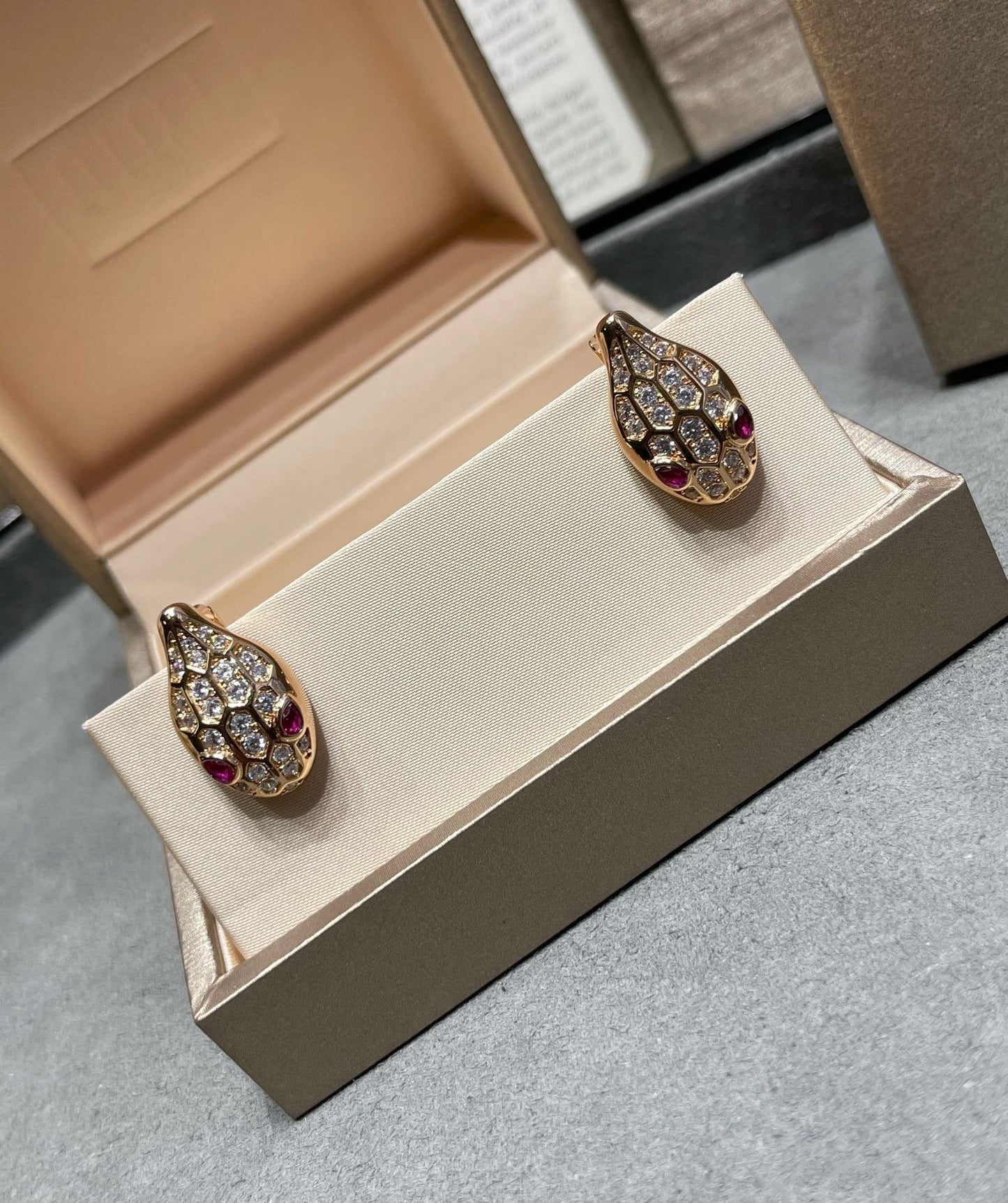 [Polaidi Jewelry]SERPENT DIAMOND STUD EARRINGS