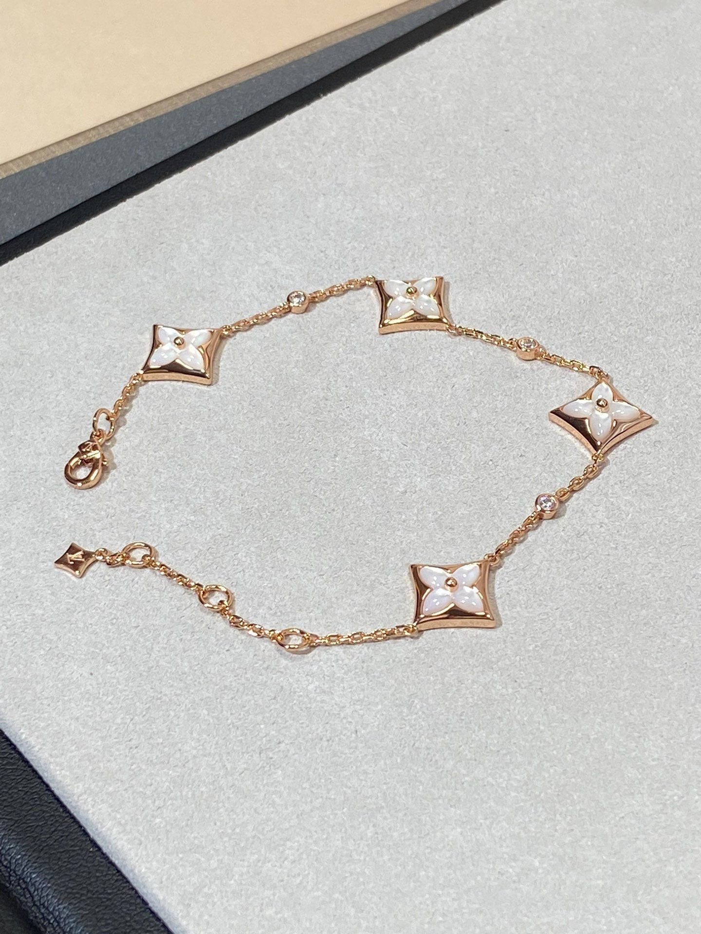 [Polaidi Jewelry]STAR 4 MOTIF MOP DIAMOND PINK GOLD BRACELET