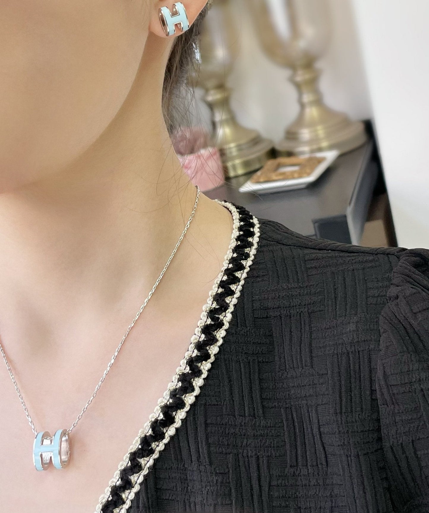 [Polaidi Jewelry]POP H SKY BLUE STUD EARRINGS