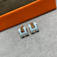 [Perlaura Jewelry ]POP H SKY BLUE STUD EARRINGS