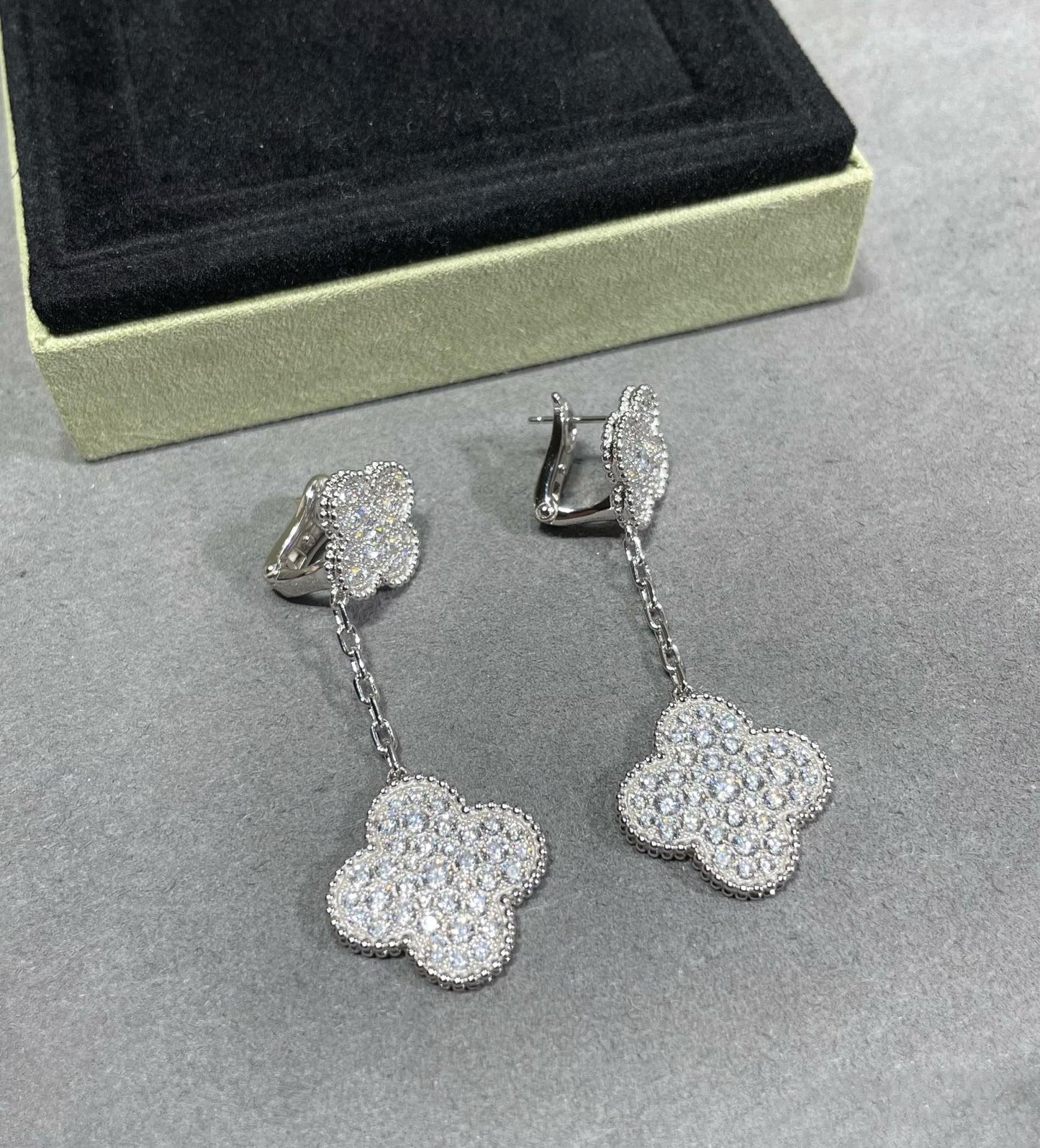 [：Polaidi Jewelry]CLOVER 2 MOTIFS DIAMOND PAVED SILVER EARRINGS