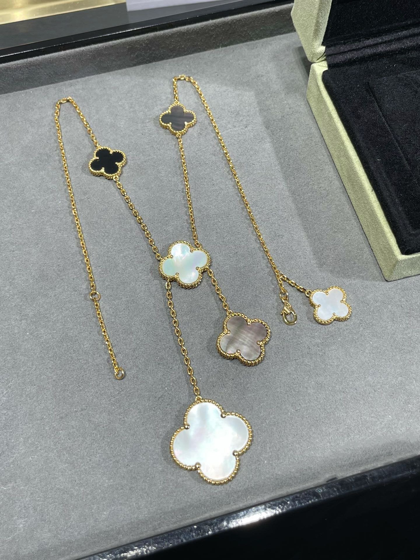 [Polaidi Jewelry]CLOVER 6 MOTIF MOP ONYX GOLD NECKLACE