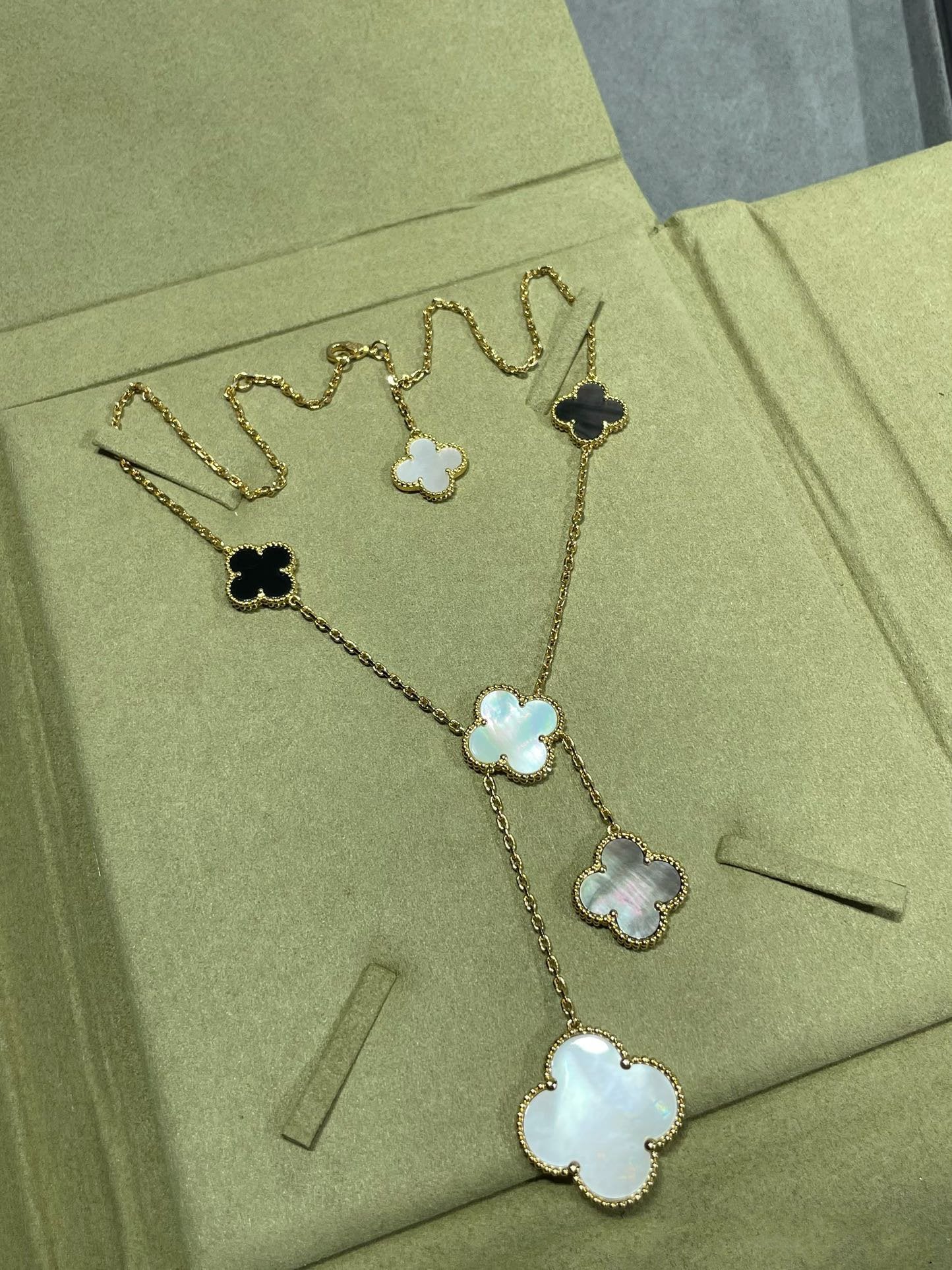 [Polaidi Jewelry]CLOVER 6 MOTIF MOP ONYX GOLD NECKLACE