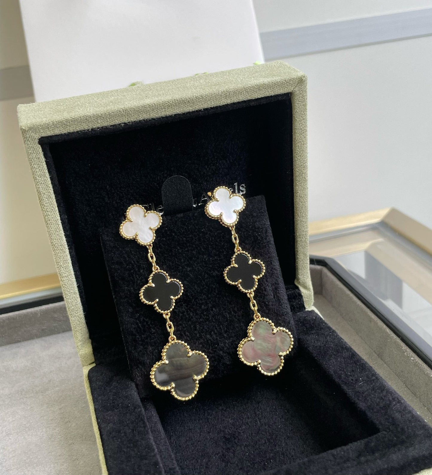 [Polaidi Jewelry]CLOVER 3 MOTIF MOP ONYX DARK MOP PINK GOLD EARRINGS
