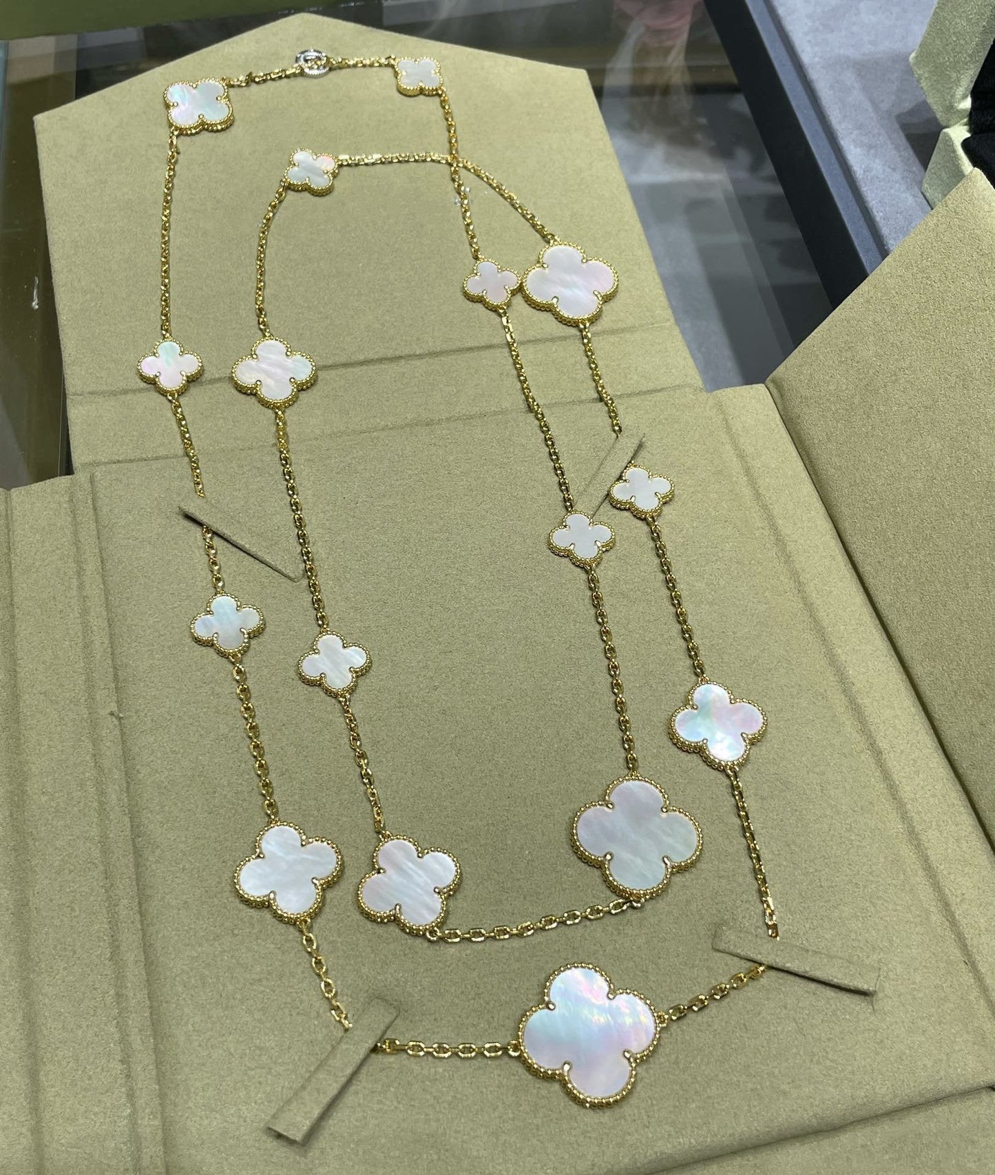[：Polaidi Jewelry]クローバー 16モチーフ 白蝶貝 ゴールド ネックレス