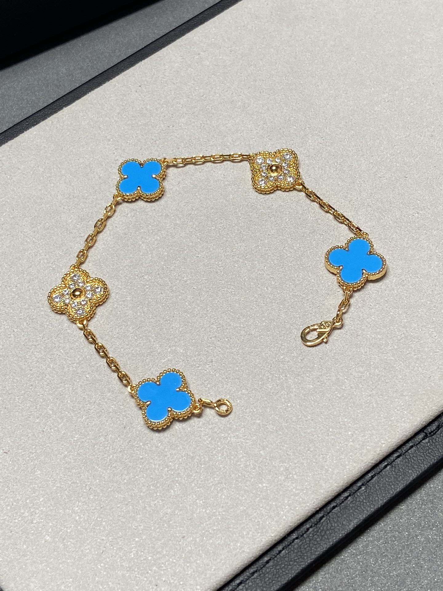 [：Polaidi Jewelry]クローバー 5モチーフ ブルーカルセドニー ダイヤモンド ゴールドブレスレット