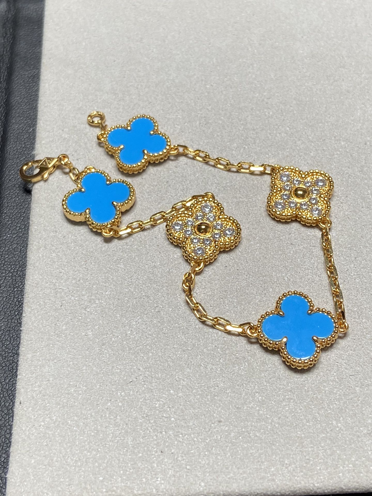 [：Polaidi Jewelry]クローバー 5モチーフ ブルーカルセドニー ダイヤモンド ゴールドブレスレット