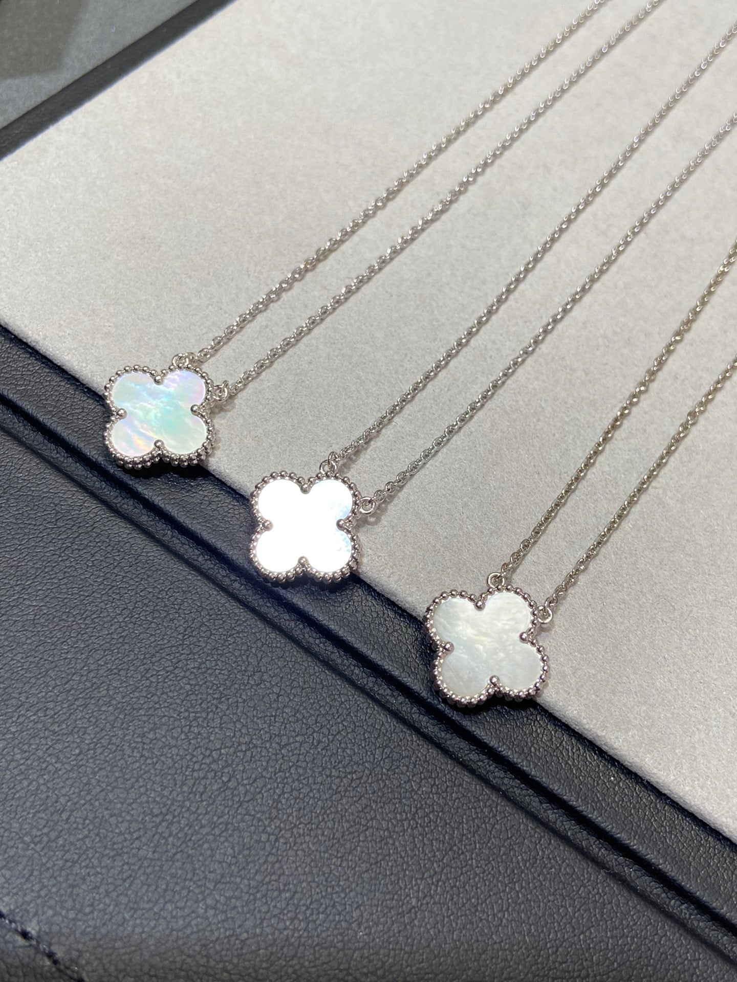 [Polaidi Jewelry]CLOVER MEDIUM SILVER WHITE MOP NECKLACE
