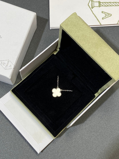 [Polaidi Jewelry]CLOVER MEDIUM SILVER WHITE MOP NECKLACE