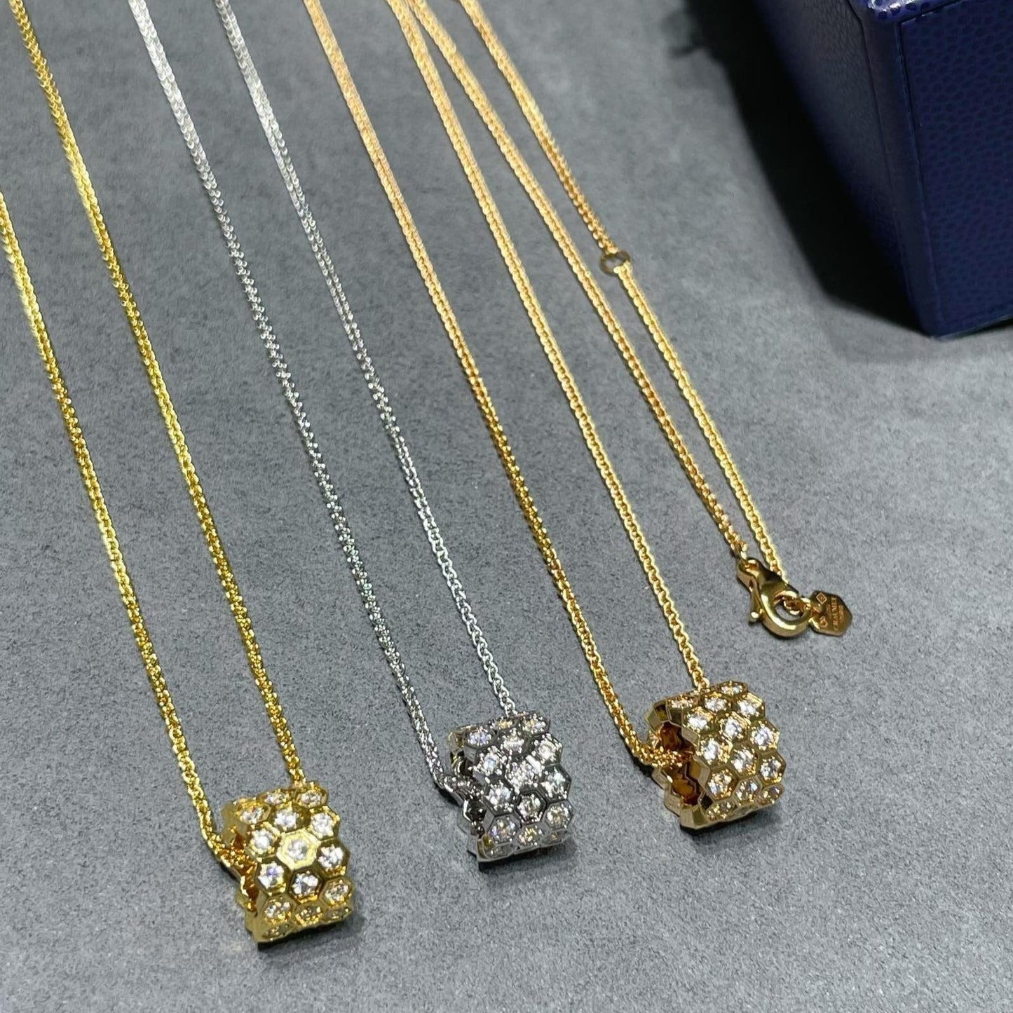 [：Polaidi Jewelry]BEE LOVEダイヤモンドパヴェ3列ネックレス